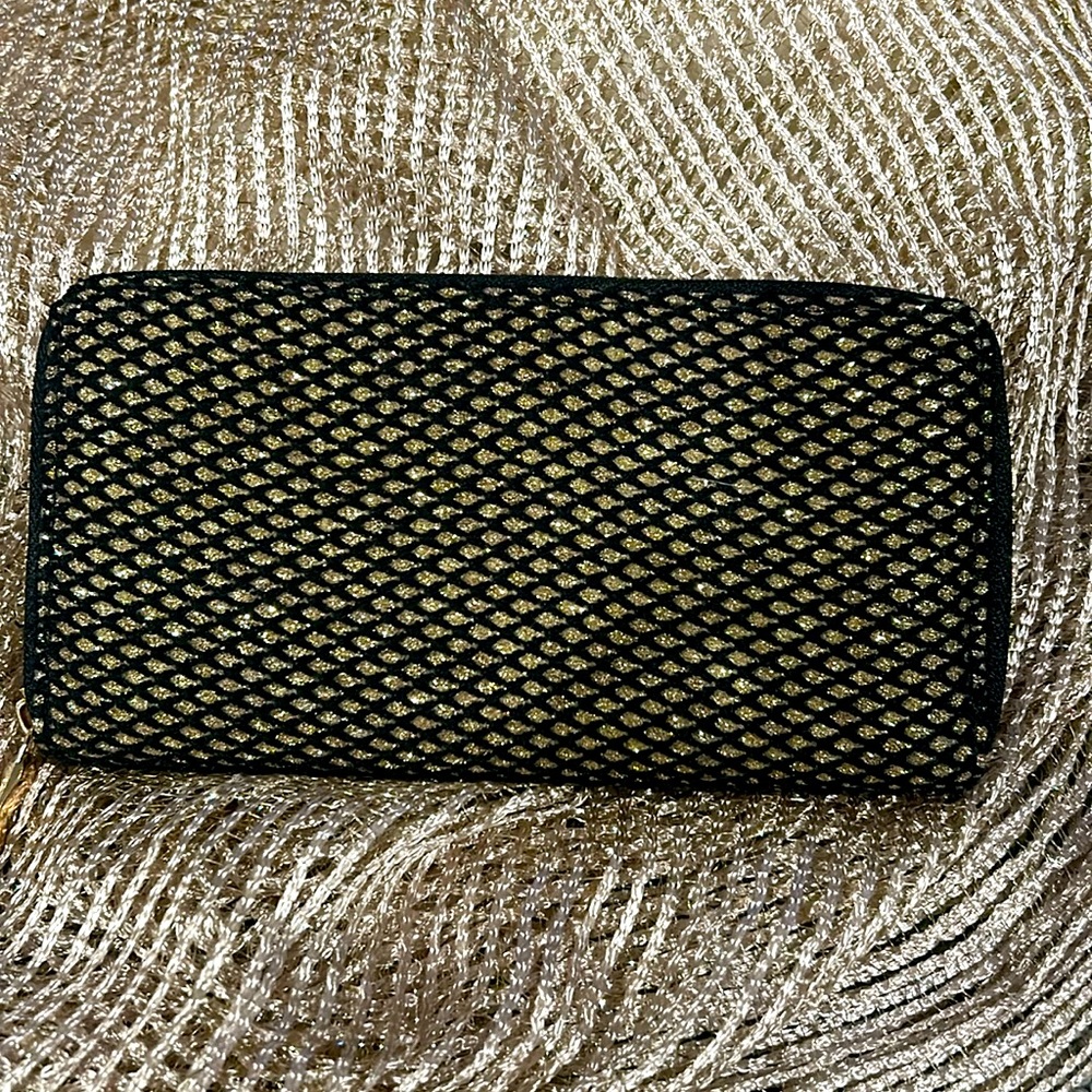 Black and gold fishnet wallet
